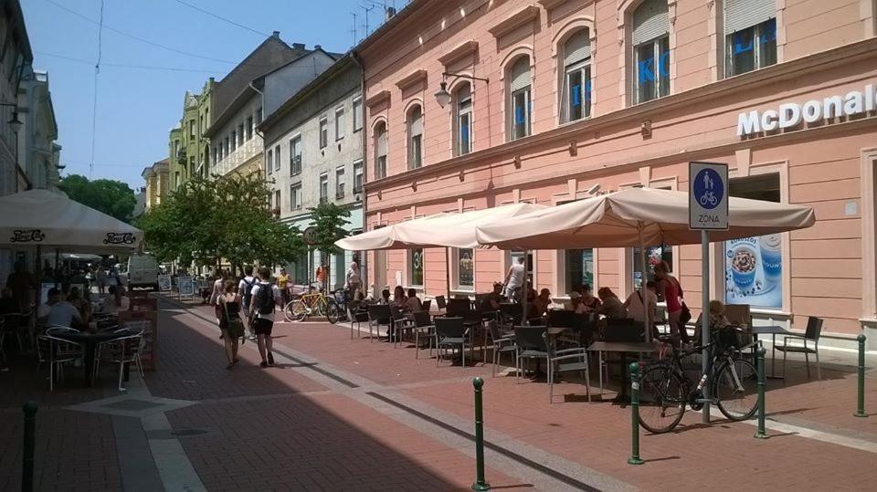 Sarahome4 Center Сегед Екстериор снимка